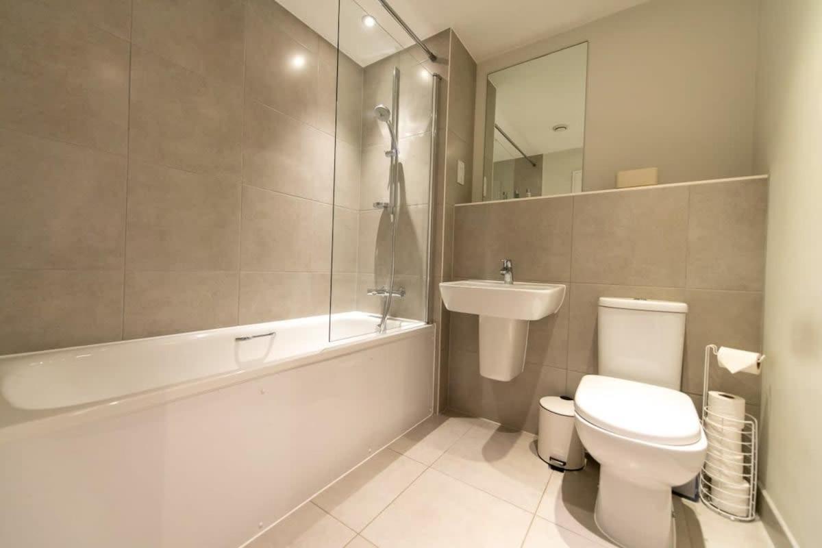 Fantastic 1 Bed Apartment In Crawley Luaran gambar