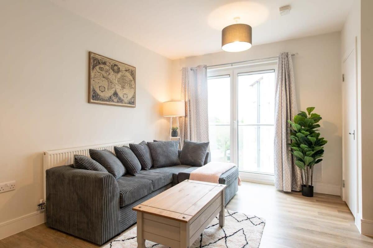 Fantastic 1 Bed Apartment In Crawley Luaran gambar