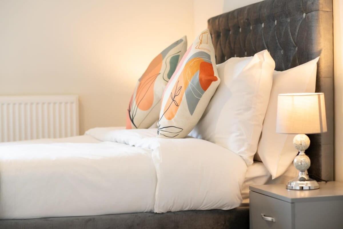 Fantastic 1 Bed Apartment In Crawley Luaran gambar